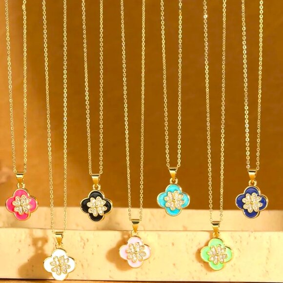 18k GOLD RIMMED 4 HEART WHITE ENAMEL CZ HEARTS CLOVER PENDANT ON A FINE CHAIN - Picture 2 of 2